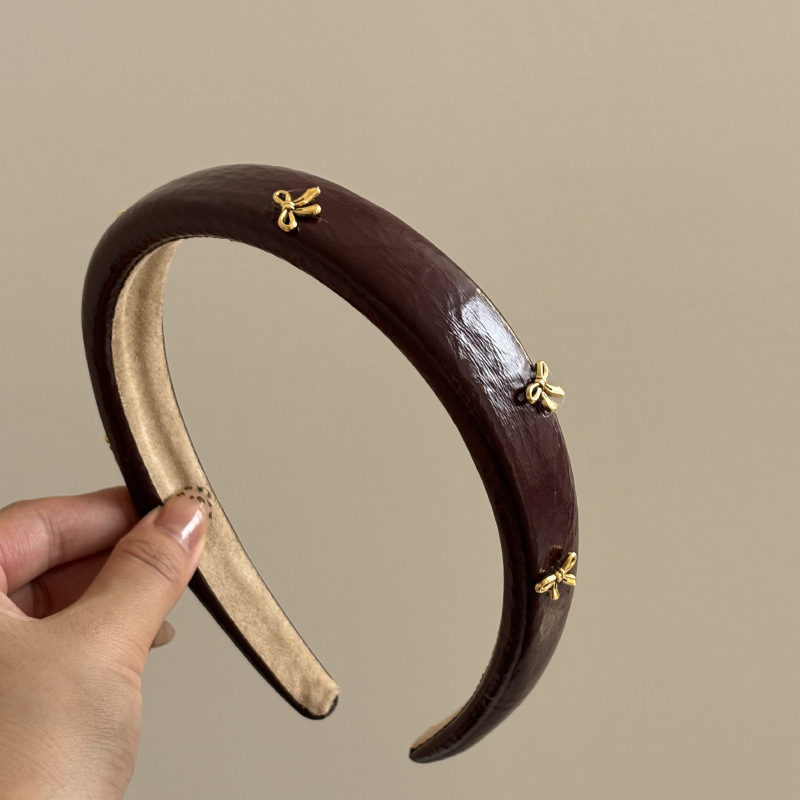 Retro-Lederatmosphäre, goldene – Leatherwork Pony Bewertung und Preis