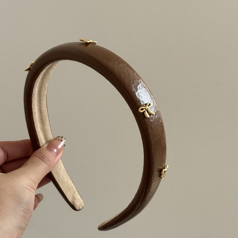 Retro-Lederatmosphäre, goldene – Leatherwork Pony Bewertung und Preis